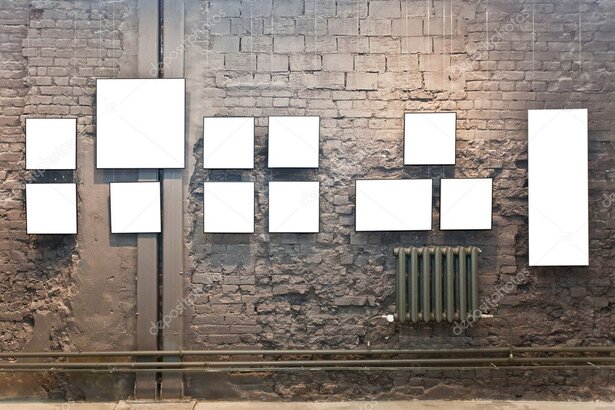 Interno di un atelier fotografico con stampe Fine Art esposte alle pareti