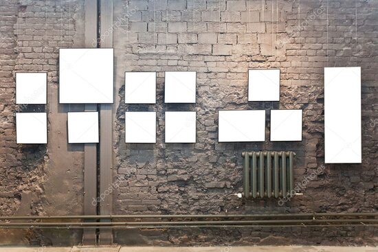 Interno di un atelier fotografico con stampe Fine Art esposte alle pareti
